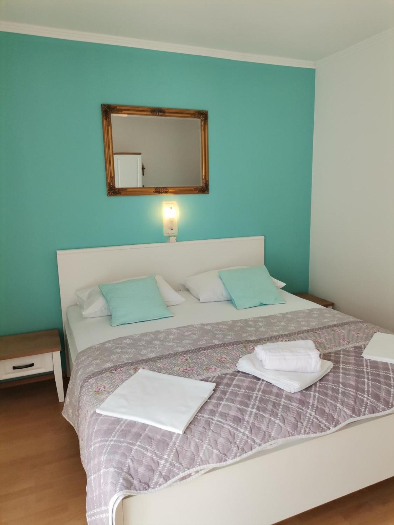 Family Friendly Apartments With A Swimming Pool Supetarska Draga - Donja, Rab - 2019 Habitación foto